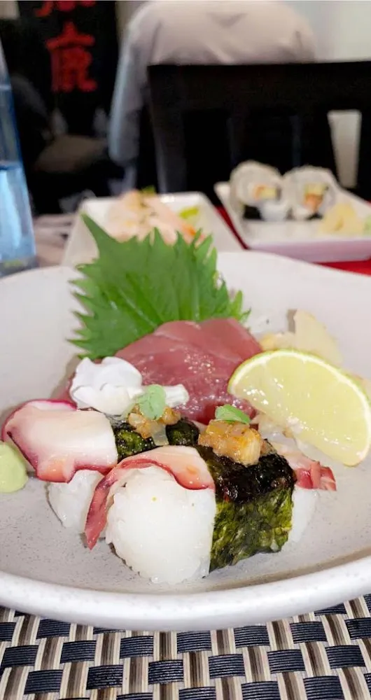 Sashimi de Thon Et Sushi de Poulpe